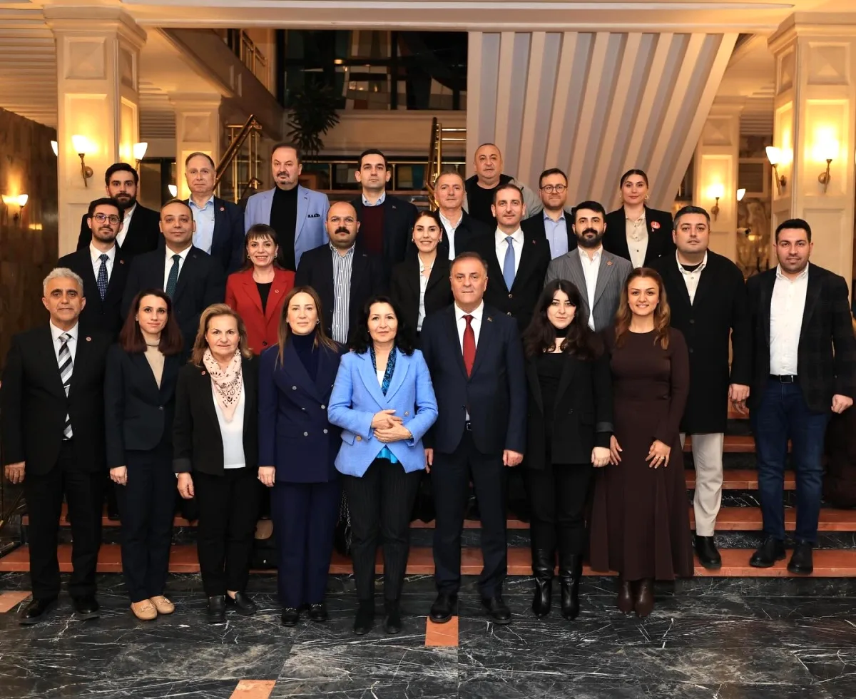 CHP'li Meclis Üyesi Saraçhane'den Mesaj Verdi: "Tutuklu Başkanların Son Bayramı" CHP'li Meclis Üyesi Saraçhane'den Mesaj Verdi: "Tutuklu Başkanların Son Bayramı"