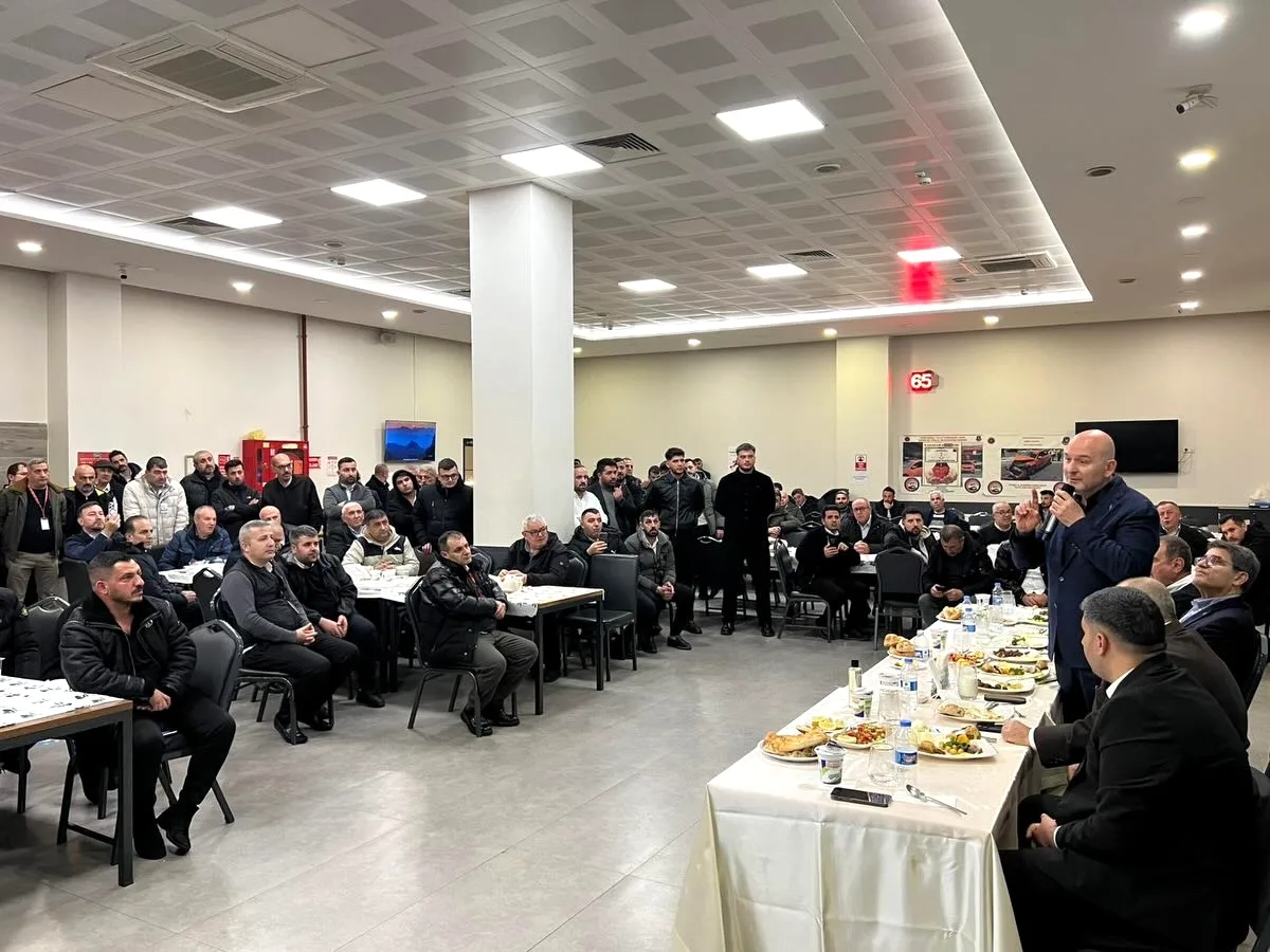 Süleyman Soylu, İstanbul Havalimanı'nda Taksicilerle İftarda Buluştu Süleyman Soylu, İstanbul Havalimanı'nda Taksicilerle İftarda Buluştu
