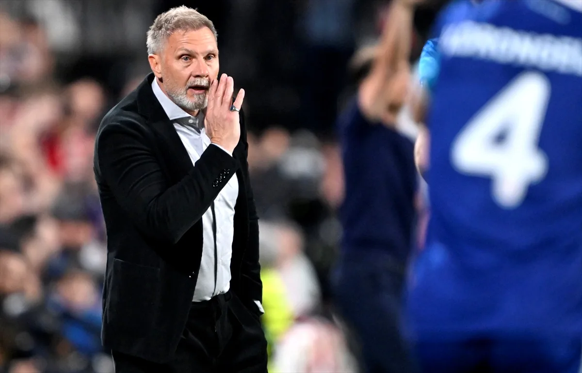 Thorsten Fink: "Rakip Taraftarın Alkışı Gurur Verici" Thorsten Fink: "Rakip Taraftarın Alkışı Gurur Verici"