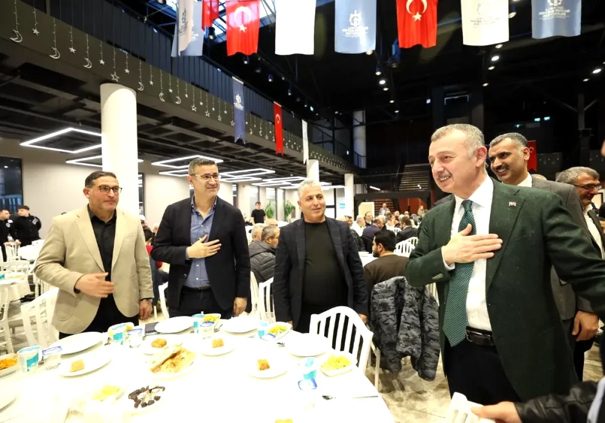 Kocaeli'de Kimden Bayram Mesajı Geldi? Başkan Büyükakın Açıkladı Kocaeli'de Kimden Bayram Mesajı Geldi? Başkan Büyükakın Açıkladı