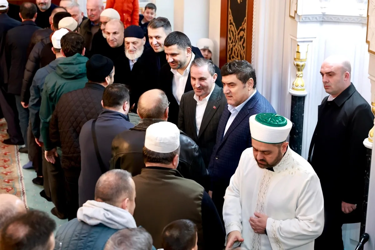 Sultanbeyli'de Bayram Buluşması: Başkan Tombaş ve Milletvekili Çelik Hemşehrilerle Bir Araya Geldi Sultanbeyli'de Bayram Buluşması: Başkan Tombaş ve Milletvekili Çelik Hemşehrilerle Bir Araya Geldi