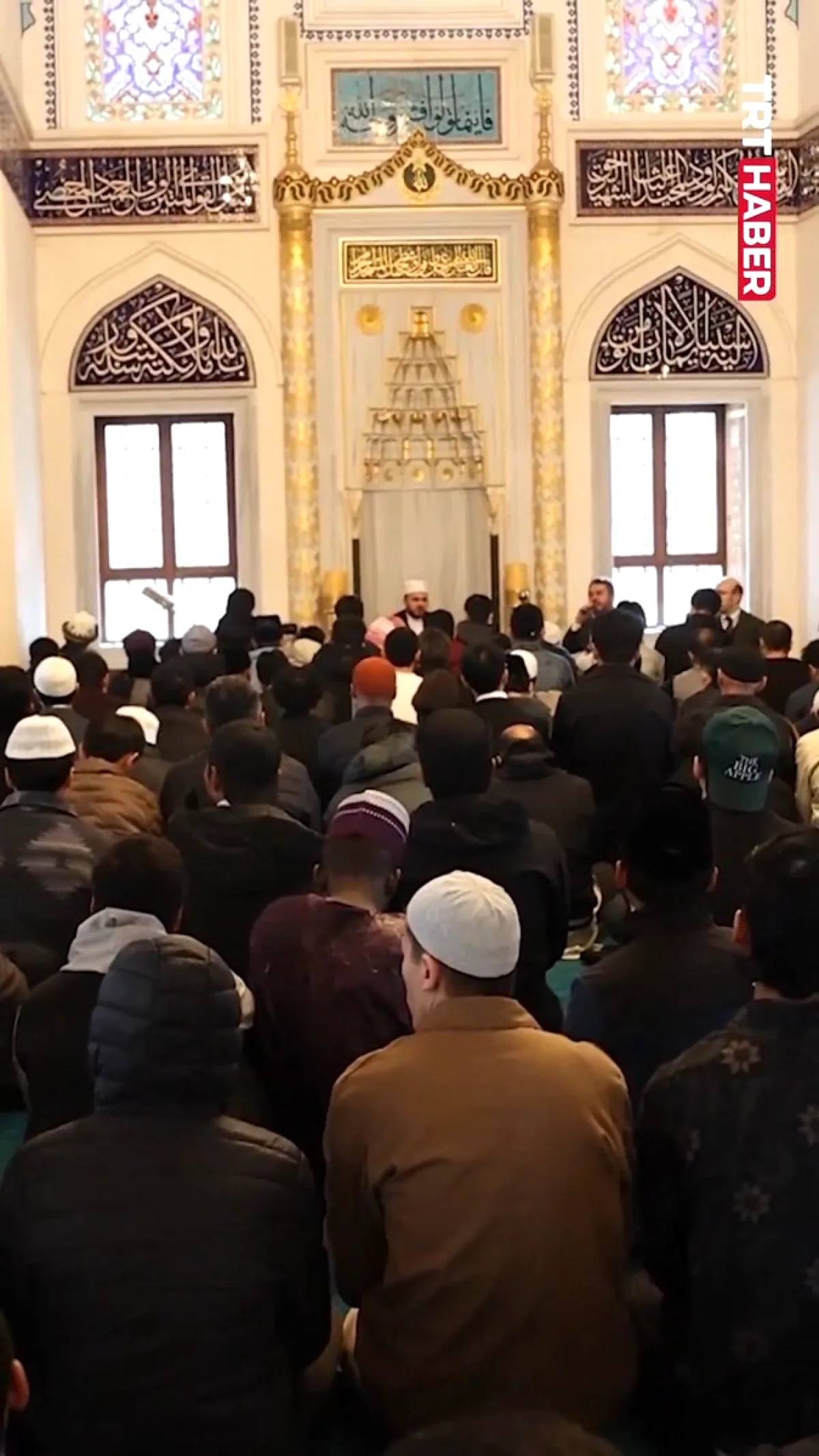 Tokyo Camii'nde Bayram Buluşması: Müslümanlar Bir Araya Geldi Tokyo Camii'nde Bayram Buluşması: Müslümanlar Bir Araya Geldi