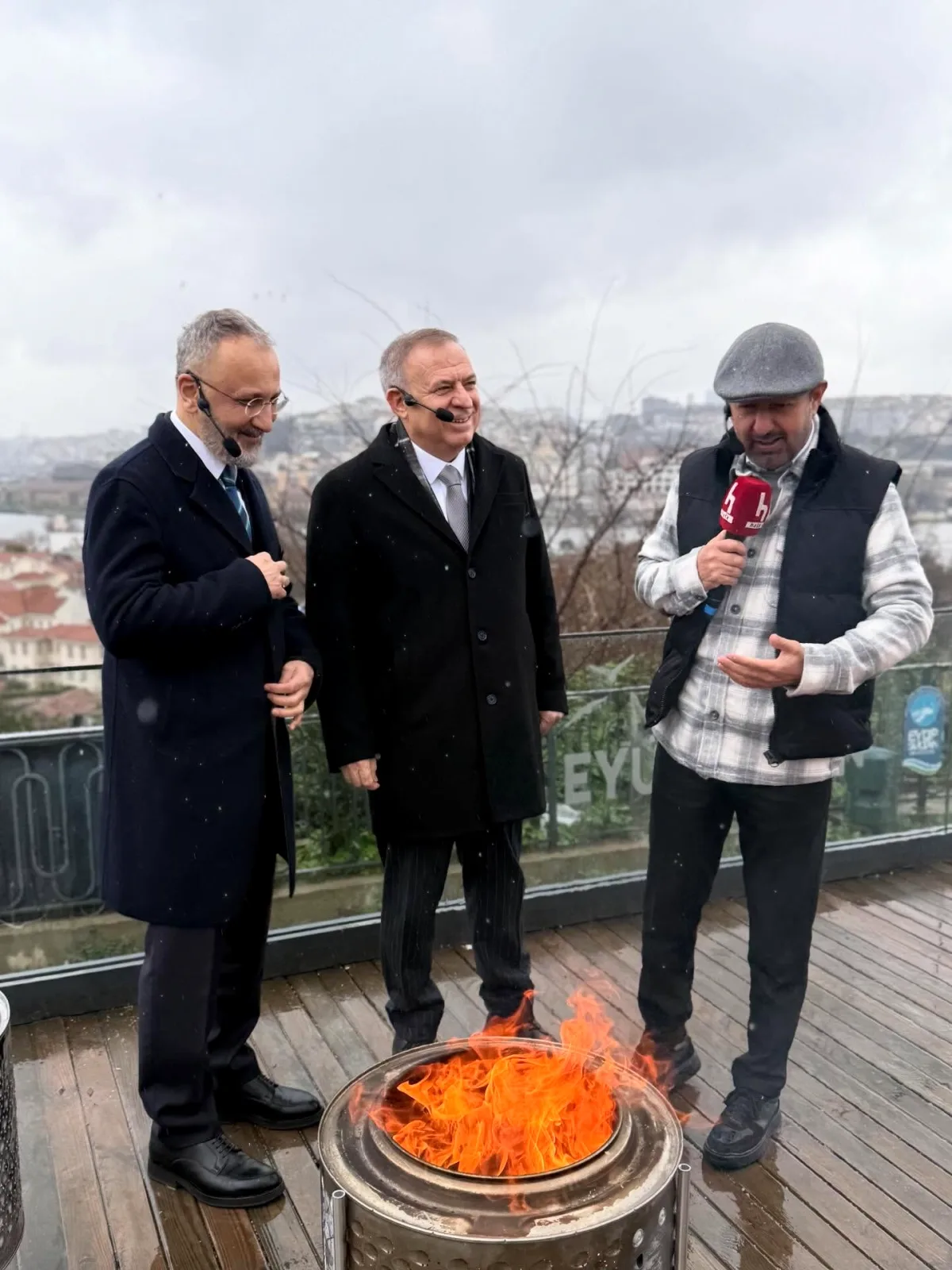 CHP'li Zeybek'ten Bayram Sabahı Ekran Buluşması: Görkemli Hatıralar'a Konuk Oldu CHP'li Zeybek'ten Bayram Sabahı Ekran Buluşması: Görkemli Hatıralar'a Konuk Oldu