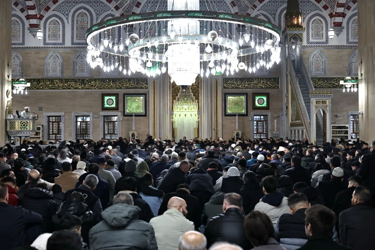 Arnavutköy'de Bayram Sevinci: Belediye ve Halk El Ele Arnavutköy'de Bayram Sevinci: Belediye ve Halk El Ele