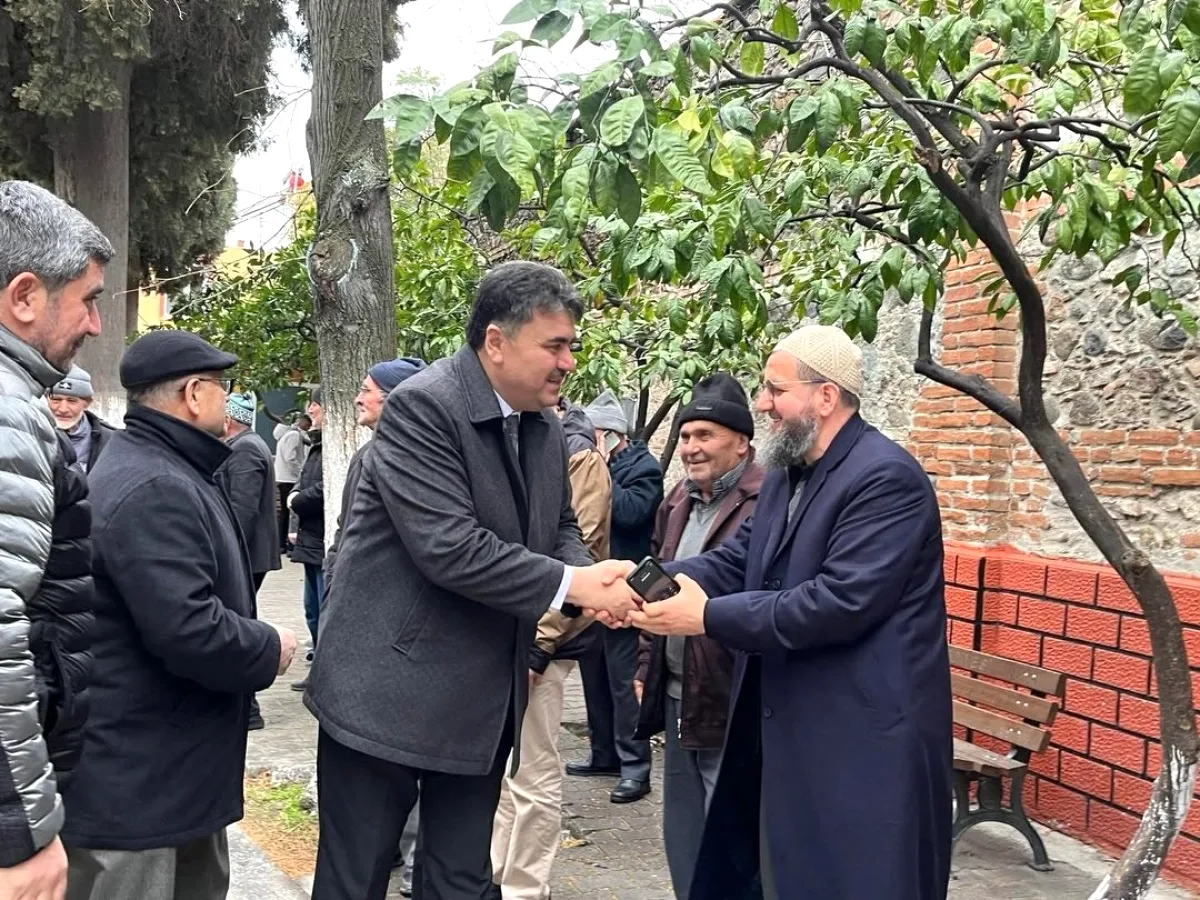 Havran'da Bayram Namazı Sonrası Anlamlı Buluşma Havran'da Bayram Namazı Sonrası Anlamlı Buluşma