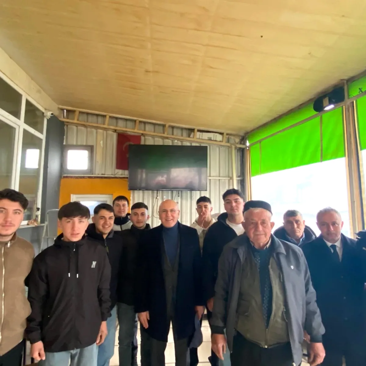 AK Partili İsmail Ok, Bayramı Baba Ocağı Hotaşlar'da Komşularıyla Karşıladı AK Partili İsmail Ok, Bayramı Baba Ocağı Hotaşlar'da Komşularıyla Karşıladı