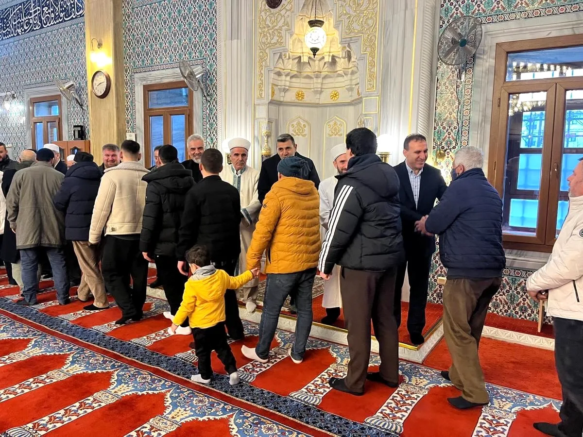 Büyükçekmece Kaymakamı, Bayram Sabahı Hangi Camiye Gitti? Büyükçekmece Kaymakamı, Bayram Sabahı Hangi Camiye Gitti?
