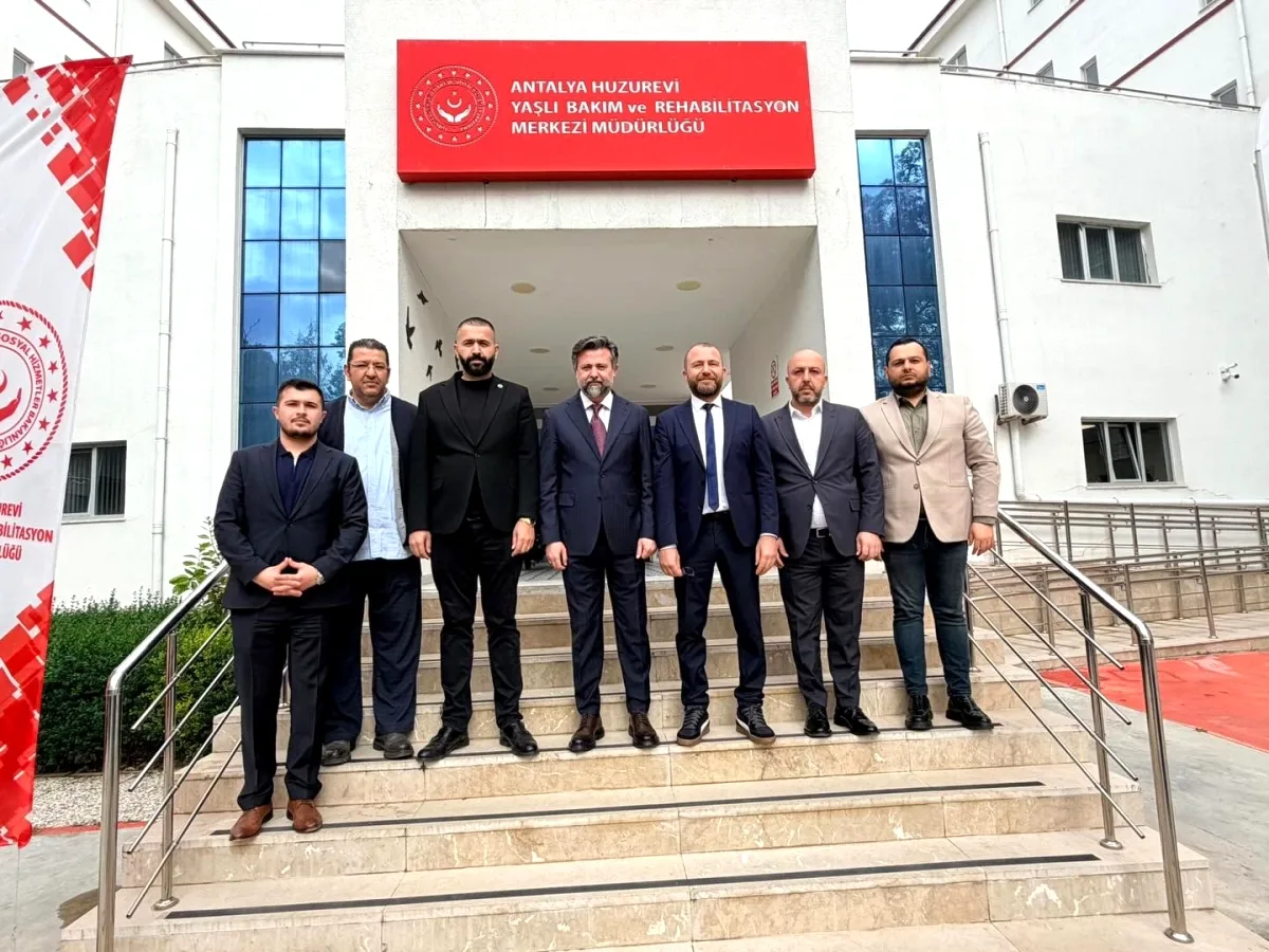 Antalya MHP İl Başkanlığı'ndan Huzurevine Duygusal Bayram Ziyareti Antalya MHP İl Başkanlığı'ndan Huzurevine Duygusal Bayram Ziyareti
