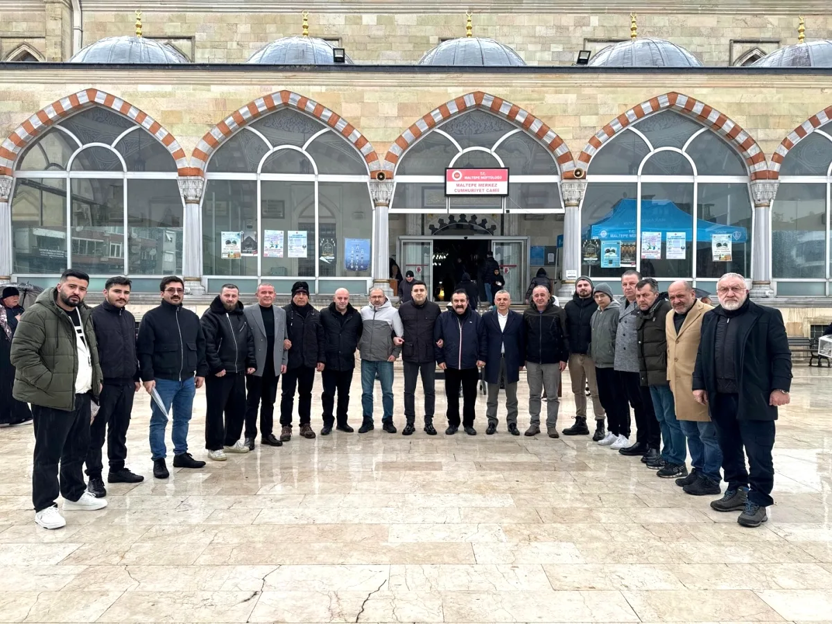 Maltepe'de Bayram Buluşması: Siyaset ve Cemaat Aynı Safta Maltepe'de Bayram Buluşması: Siyaset ve Cemaat Aynı Safta
