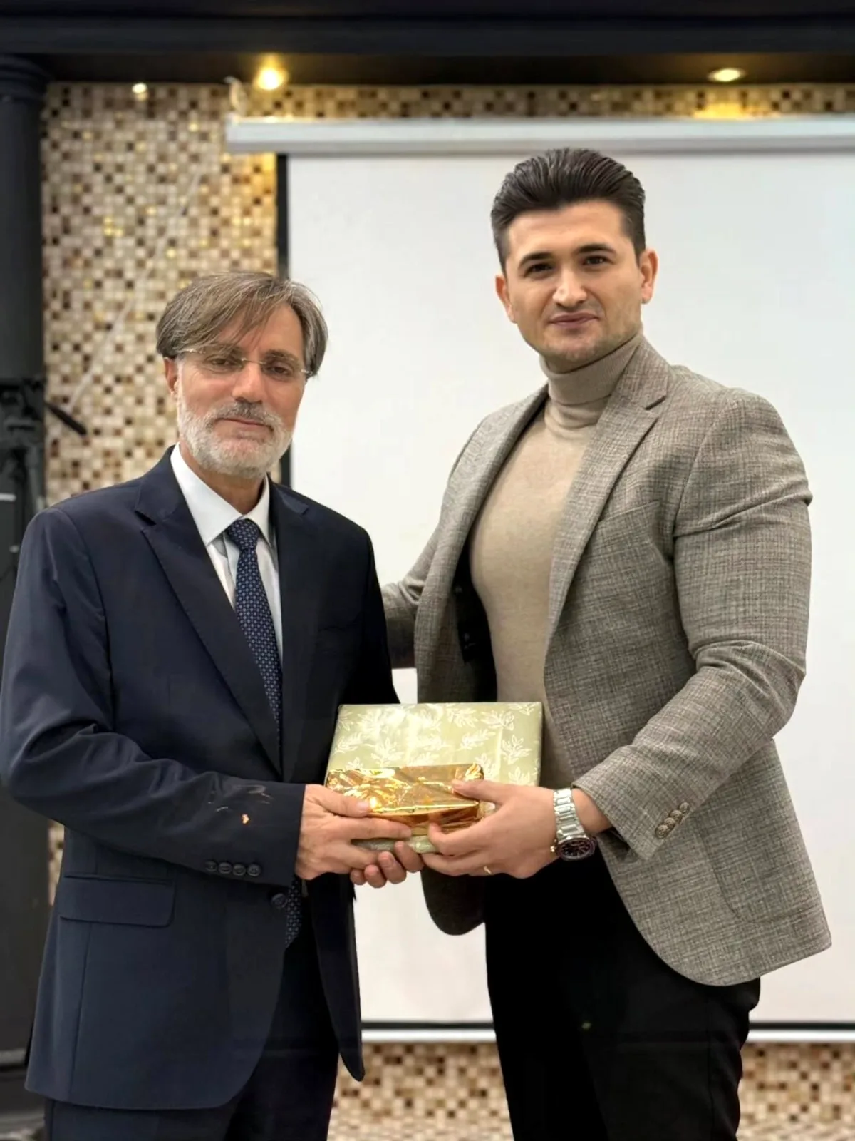 Altınova'da Görev Değişimi: Kaymakam Kazar, Müftü Kartal'ı Uğurladı Altınova'da Görev Değişimi: Kaymakam Kazar, Müftü Kartal'ı Uğurladı