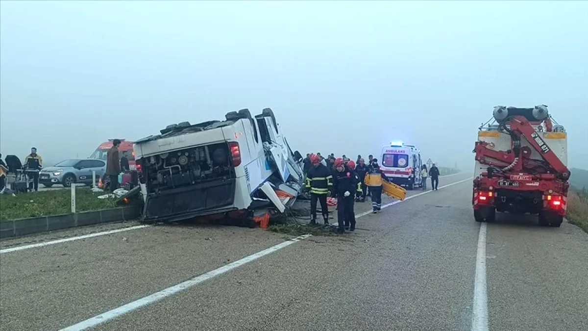 Adana Kozan'da Bayram Sabahı Facia: Otobüs Devrildi Adana Kozan'da Bayram Sabahı Facia: Otobüs Devrildi