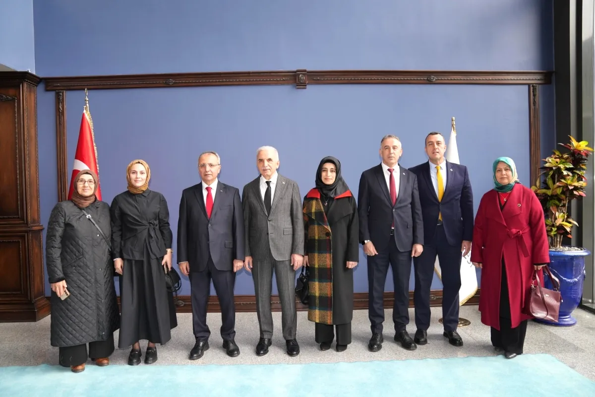 Ümraniye'de Protokol ve Halk Bayramda Buluştu: Yıldırım, Çelik ve Çetinkaya'dan Mesaj Var Ümraniye'de Protokol ve Halk Bayramda Buluştu: Yıldırım, Çelik ve Çetinkaya'dan Mesaj Var