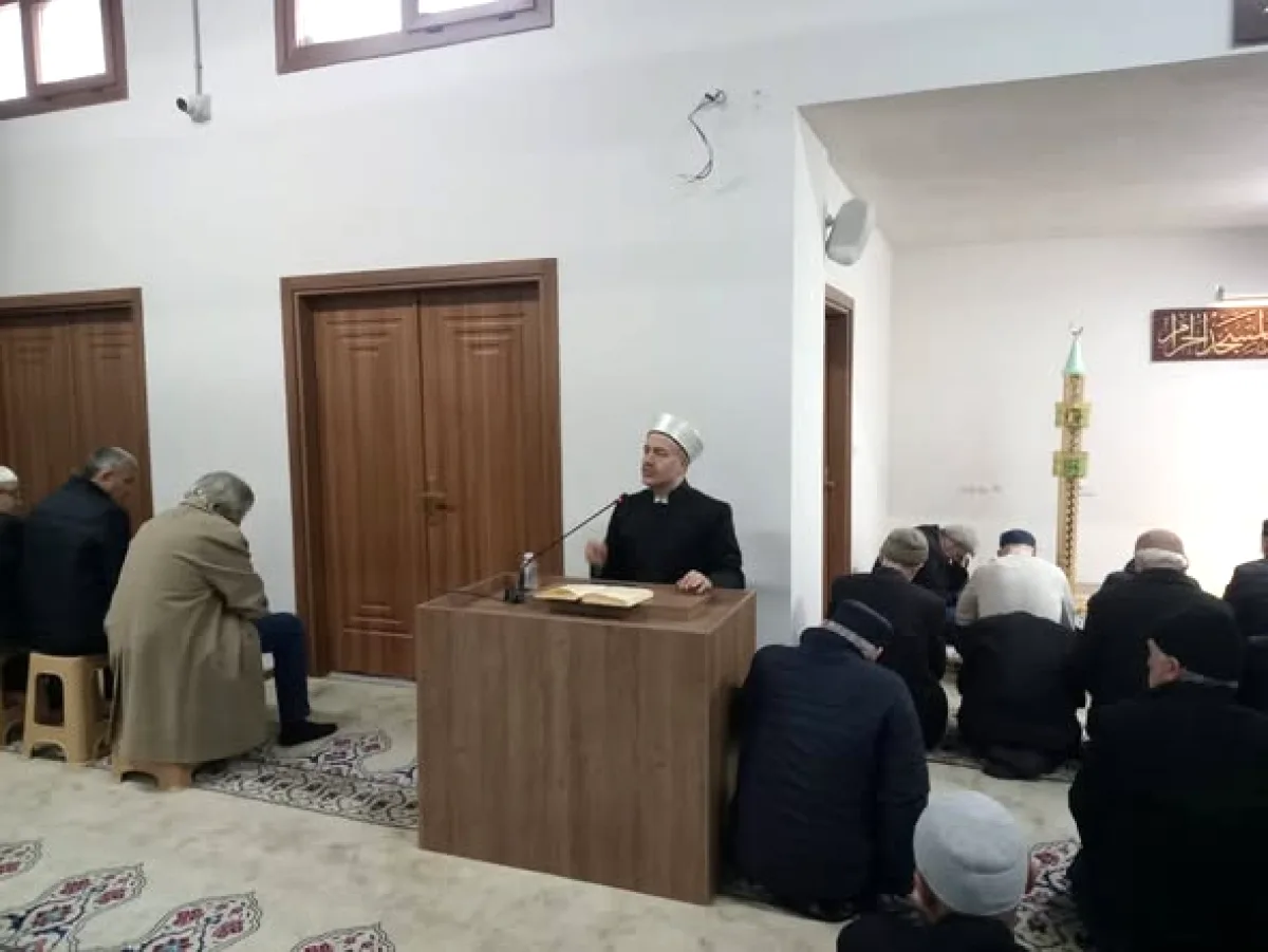 Bayrampaşa Müftüsü İnşaattaki Cami Alt Katında Vaaz Verdi: "Hayatı Ramazan Kılmak" Bayrampaşa Müftüsü İnşaattaki Cami Alt Katında Vaaz Verdi: "Hayatı Ramazan Kılmak"