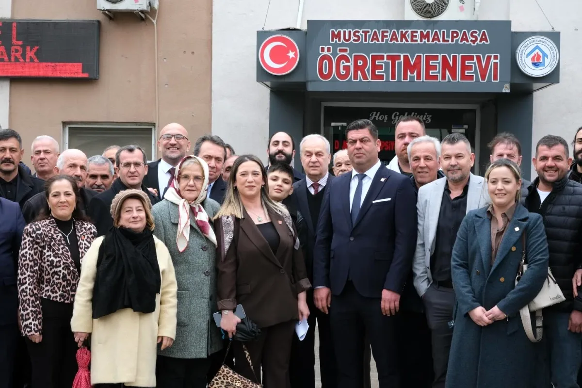 Mustafakemalpaşa'da Bayram Sonrası: Başkan Erdem'den "Birlikte Daha İyisi" Sözü Mustafakemalpaşa'da Bayram Sonrası: Başkan Erdem'den "Birlikte Daha İyisi" Sözü