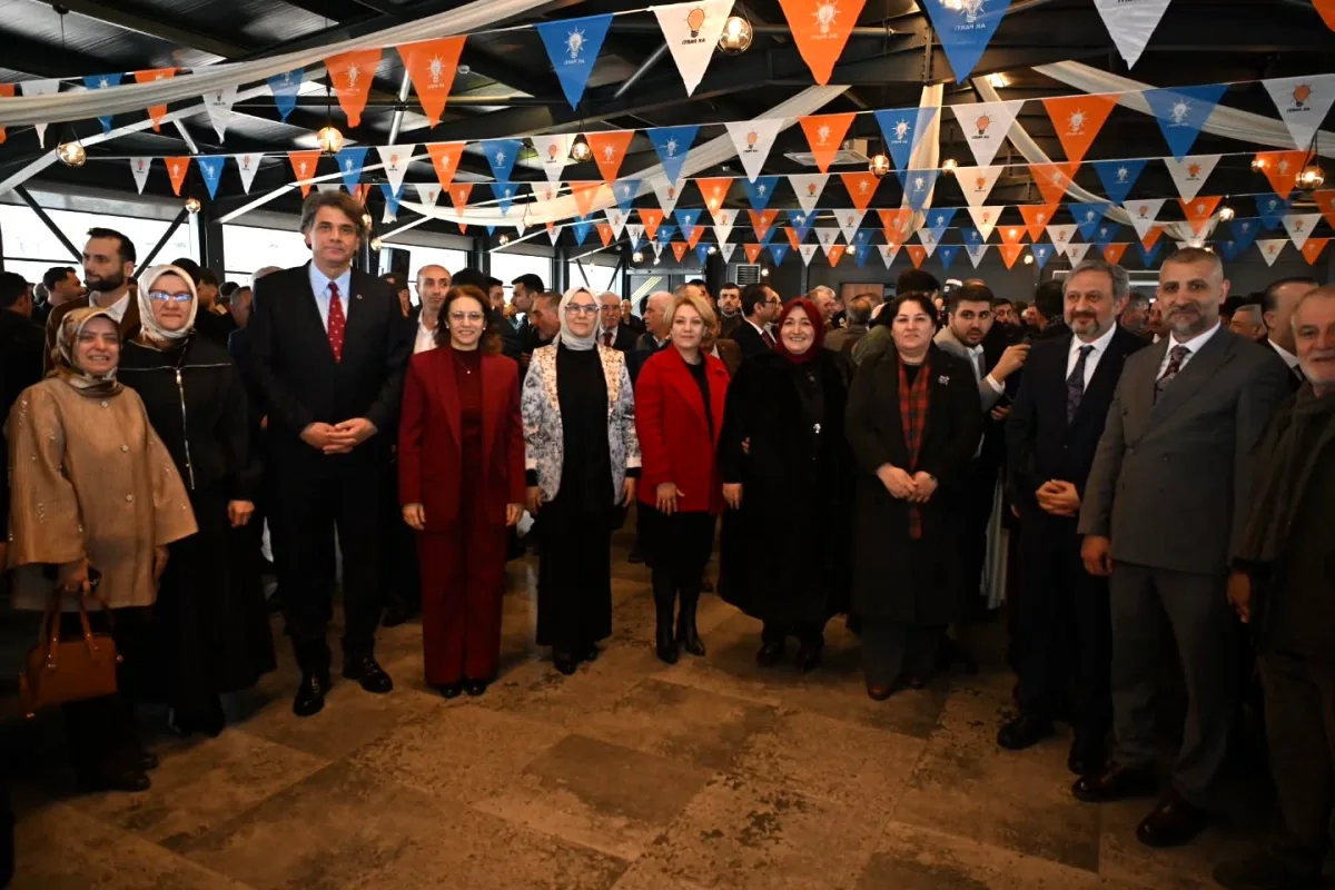 AK Parti Kartepe Kadın Kolları Kocaeli'de Bayramlaşma Programını Gerçekleştirdi AK Parti Kartepe Kadın Kolları Kocaeli'de Bayramlaşma Programını Gerçekleştirdi
