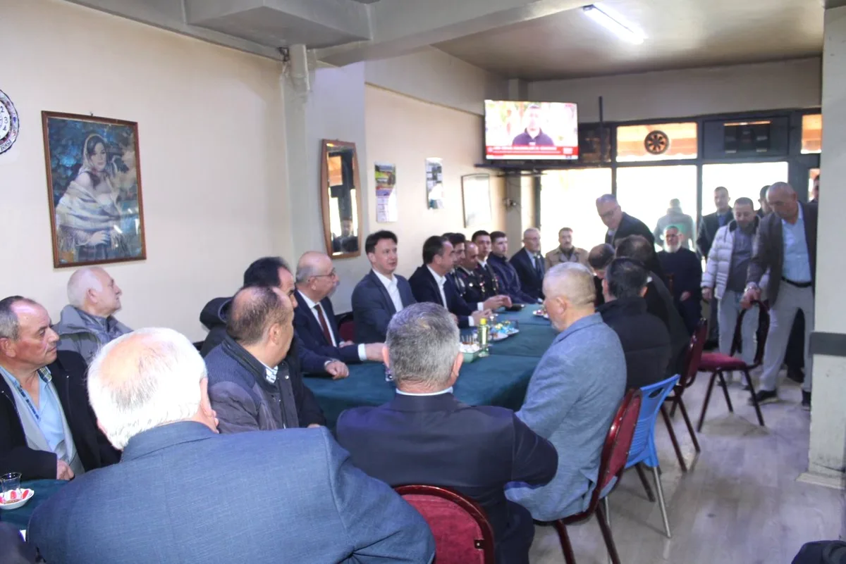 Bursa Keles'te Ramazan Bayramı Coşkusu: Kaymakam ve Belediye Başkanı Vatandaşlarla Bayramlaştı Bursa Keles'te Ramazan Bayramı Coşkusu: Kaymakam ve Belediye Başkanı Vatandaşlarla Bayramlaştı