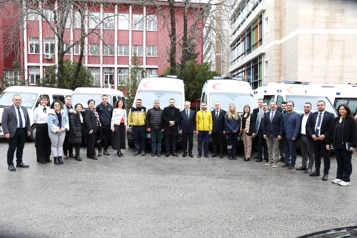 Ünüvar, Cebeci Hastanesi'nde Sağlık Çalışanları ve Hastalarla Bayramlaştı Ünüvar, Cebeci Hastanesi'nde Sağlık Çalışanları ve Hastalarla Bayramlaştı