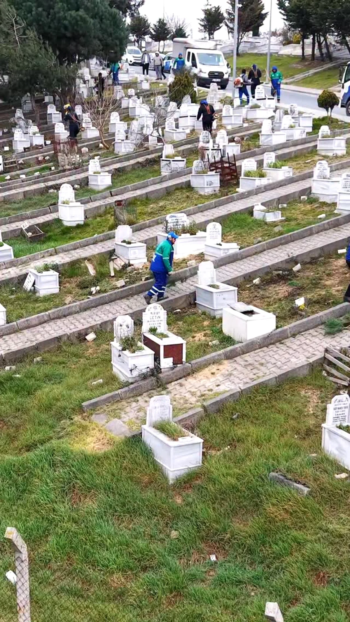 Arnavutköy Belediyesi, Bayram Öncesi Kabristanları Hazırladı Arnavutköy Belediyesi, Bayram Öncesi Kabristanları Hazırladı