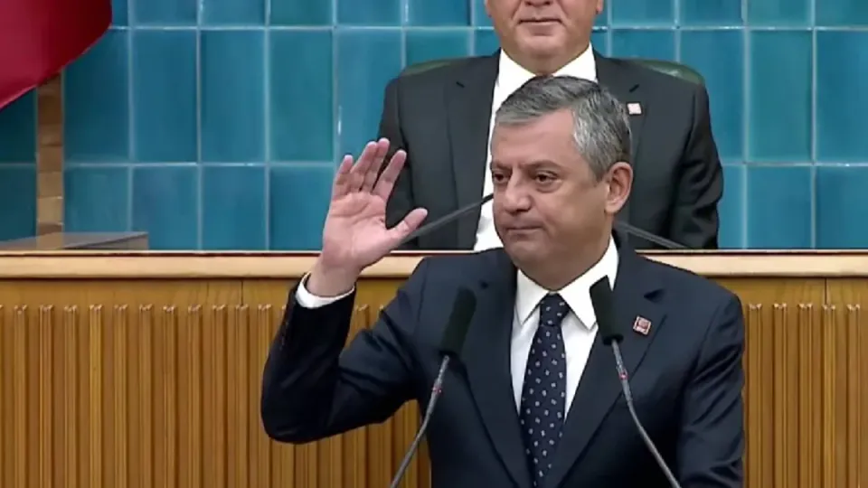 Özgür Özel'den Siyasi Hamle: Yeni Parti Kuruluyor görseli