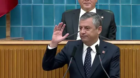 Özgür Özel'den Siyasi Hamle: Yeni Parti Kuruluyor