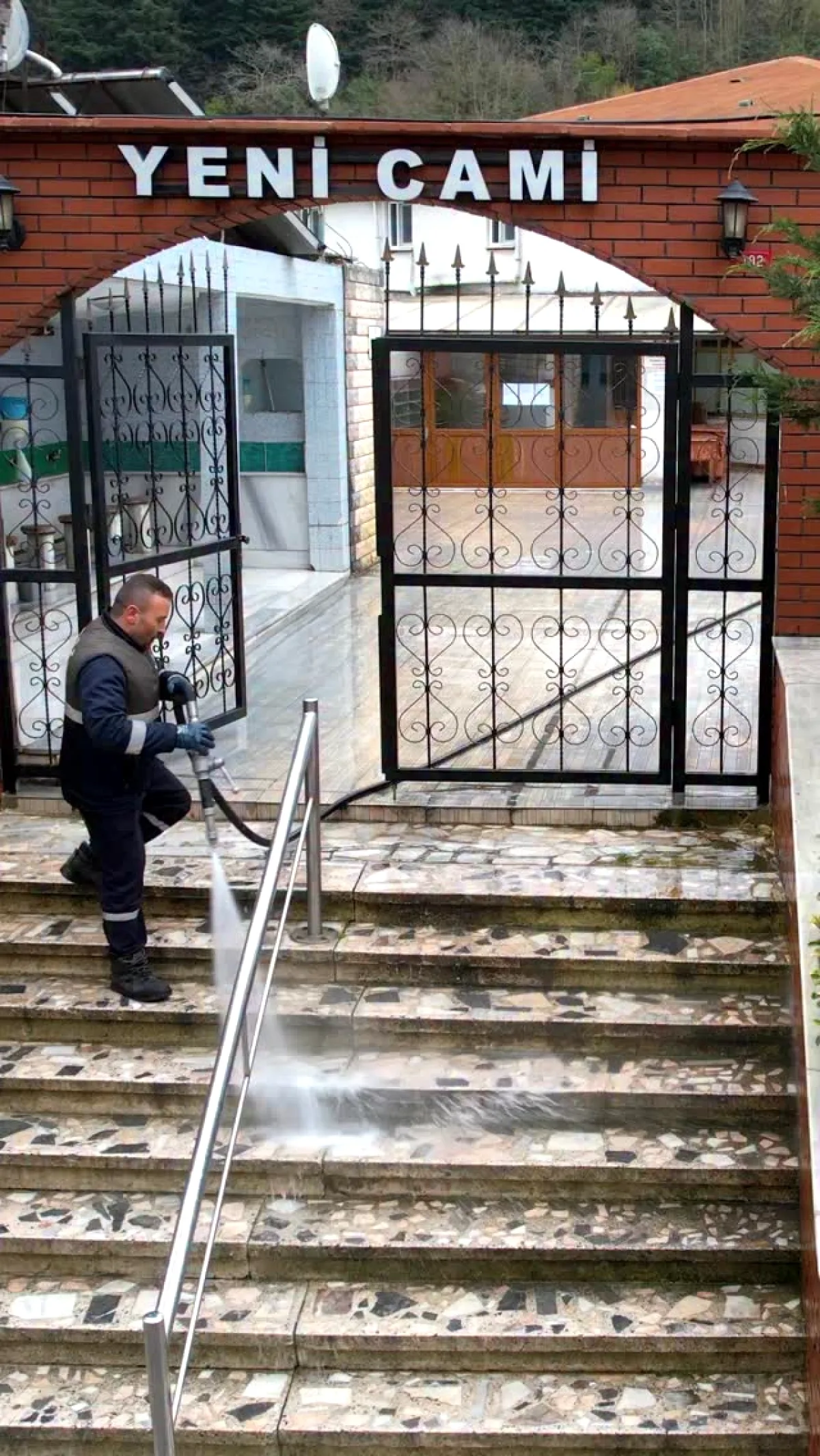 Beykoz'da Bayram Hazırlıkları Tamamlandı: Cami ve Türbeler Huzura Hazır Beykoz'da Bayram Hazırlıkları Tamamlandı: Cami ve Türbeler Huzura Hazır