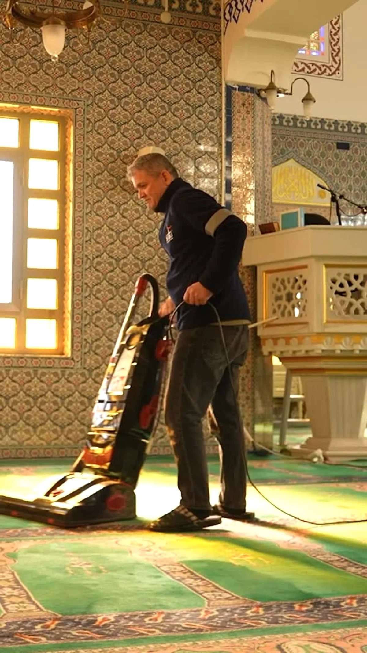 Şişli'de Ramazan Bayramı'na Özel Temizlik Seferberliği: Camiler Tertemiz Şişli'de Ramazan Bayramı'na Özel Temizlik Seferberliği: Camiler Tertemiz