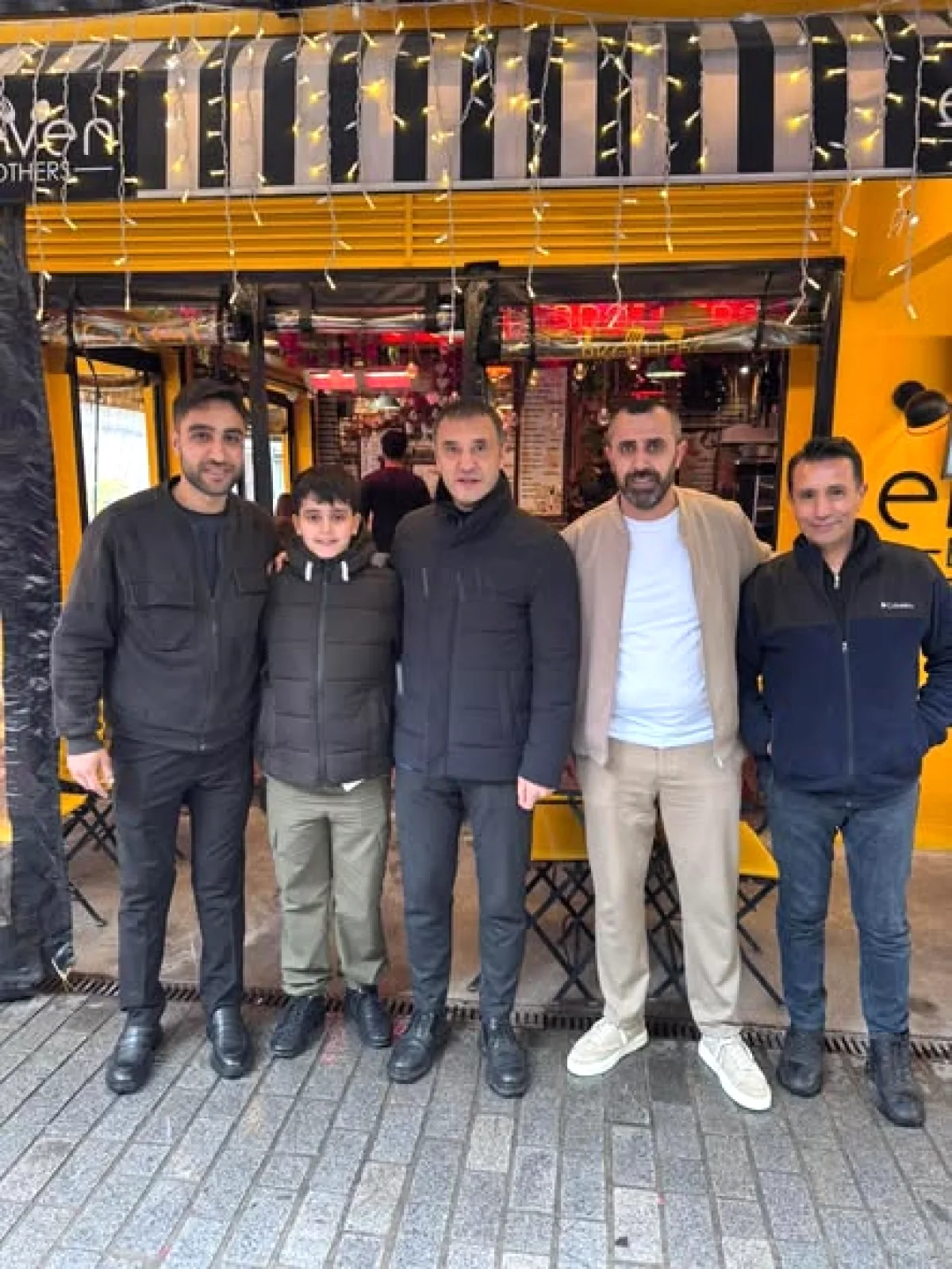 CHP Beşiktaş İlçe Başkanı Mehmet Arslan, Bayramda Esnaf ve Mahalle Sakinlerini Ziyaret Etti CHP Beşiktaş İlçe Başkanı Mehmet Arslan, Bayramda Esnaf ve Mahalle Sakinlerini Ziyaret Etti
