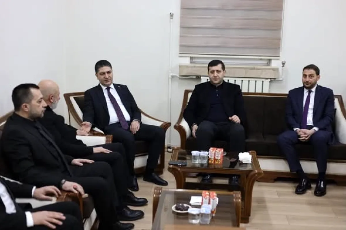 MHP'li Özdemir, Talas'ta Sahurda Teşkilatla Buluştu MHP'li Özdemir, Talas'ta Sahurda Teşkilatla Buluştu