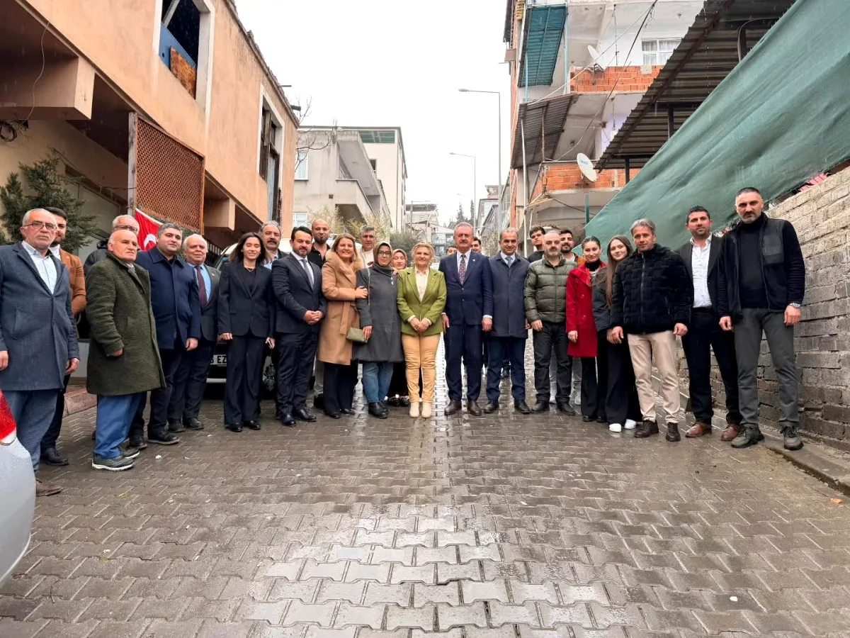 CHP'li Nail Çiler, Dilovası ve İzmit'te Partililerle Bayramlaştı CHP'li Nail Çiler, Dilovası ve İzmit'te Partililerle Bayramlaştı