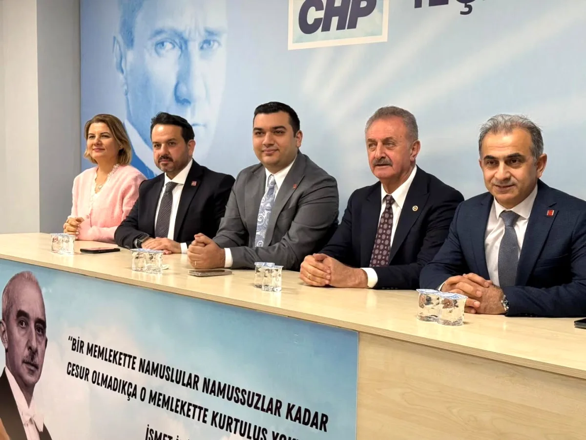 İzmit Belediye Başkanı Hürriyet, Darıca'da Bayramlaşma Programına Katıldı İzmit Belediye Başkanı Hürriyet, Darıca'da Bayramlaşma Programına Katıldı