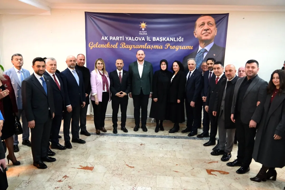 Yalova'da Bayram Kucaklaşması: Büyükgümüş, Akyol ve Güçlü Bir Araya Geldi Yalova'da Bayram Kucaklaşması: Büyükgümüş, Akyol ve Güçlü Bir Araya Geldi