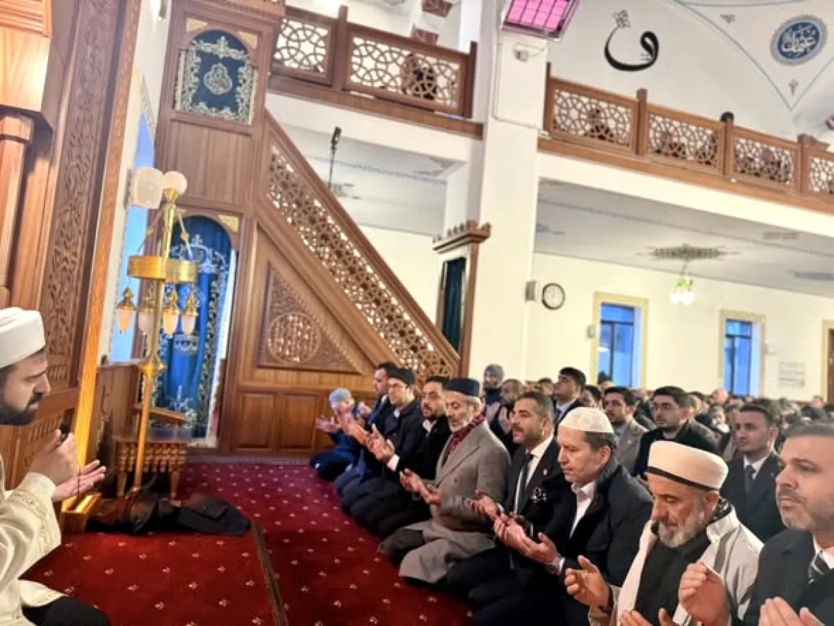 Fatih Erbakan, Beykoz Cumhuriyet Köyü'nde Bayram Namazı Kıldı ve Teşekkür Etti Fatih Erbakan, Beykoz Cumhuriyet Köyü'nde Bayram Namazı Kıldı ve Teşekkür Etti