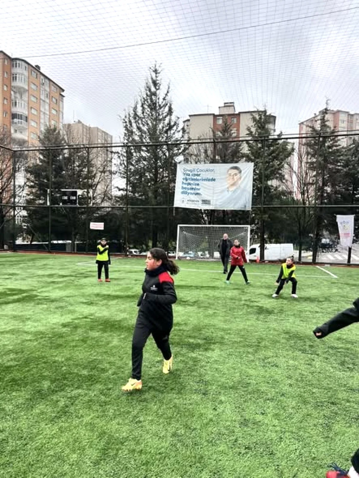 Ataşehir Belediyespor Altyapısı Levent Börek İkramı ile Çalışmalarına Devam Ediyor Ataşehir Belediyespor Altyapısı Levent Börek İkramı ile Çalışmalarına Devam Ediyor