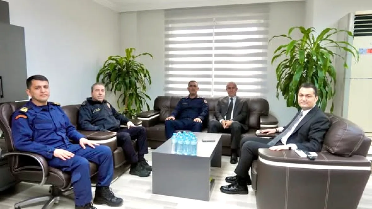 Alanya'da Bayram Ziyareti: Kaymakam ve Belediye, Emniyet ve Jandarma Personelini Ziyaret Etti Alanya'da Bayram Ziyareti: Kaymakam ve Belediye, Emniyet ve Jandarma Personelini Ziyaret Etti