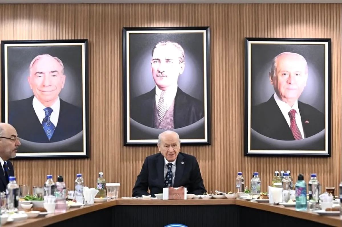 Devlet Bahçeli, Antalya'da Ülkü Ocakları Vakfı'nı Ziyaret Etti Devlet Bahçeli, Antalya'da Ülkü Ocakları Vakfı'nı Ziyaret Etti
