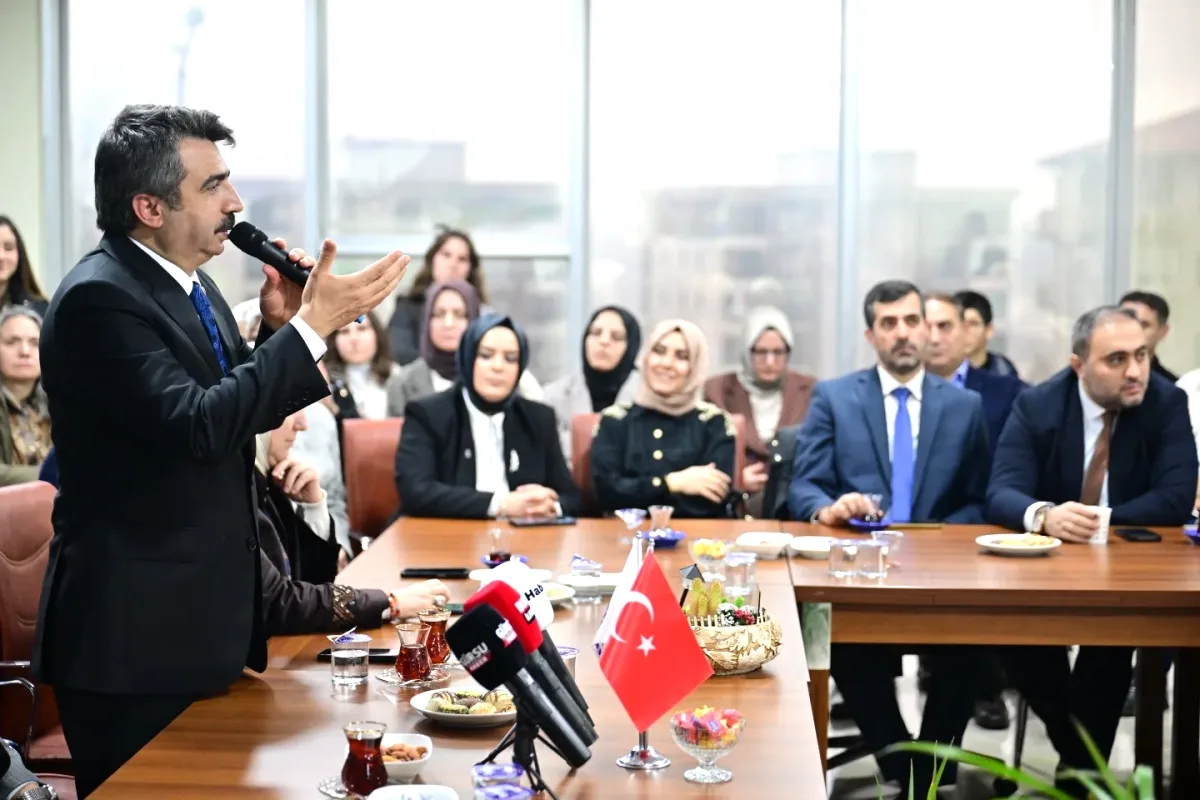 Bursa Yıldırım Belediye Başkanı Oktay Yılmaz, Erzurumlularla Bayramda Buluştu Bursa Yıldırım Belediye Başkanı Oktay Yılmaz, Erzurumlularla Bayramda Buluştu