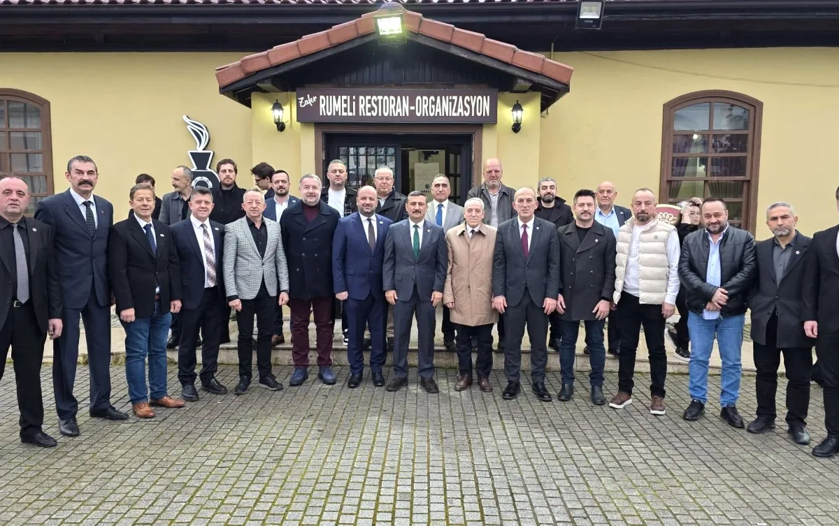 Bursa'da Ramazan Bayramı Coşkusu: İYİ Partili Vekil Türkoğlu, Rumelifed'in Bayramlaşma Programında Bursa'da Ramazan Bayramı Coşkusu: İYİ Partili Vekil Türkoğlu, Rumelifed'in Bayramlaşma Programında