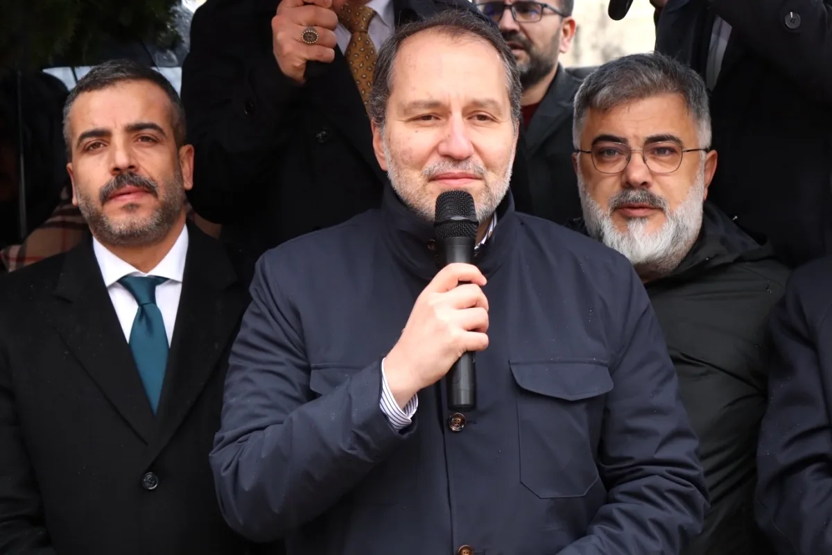 Yeniden Refah Partisi İstanbul Teşkilatı, Erbakan'ın Kabrini Ziyaret Etti Yeniden Refah Partisi İstanbul Teşkilatı, Erbakan'ın Kabrini Ziyaret Etti