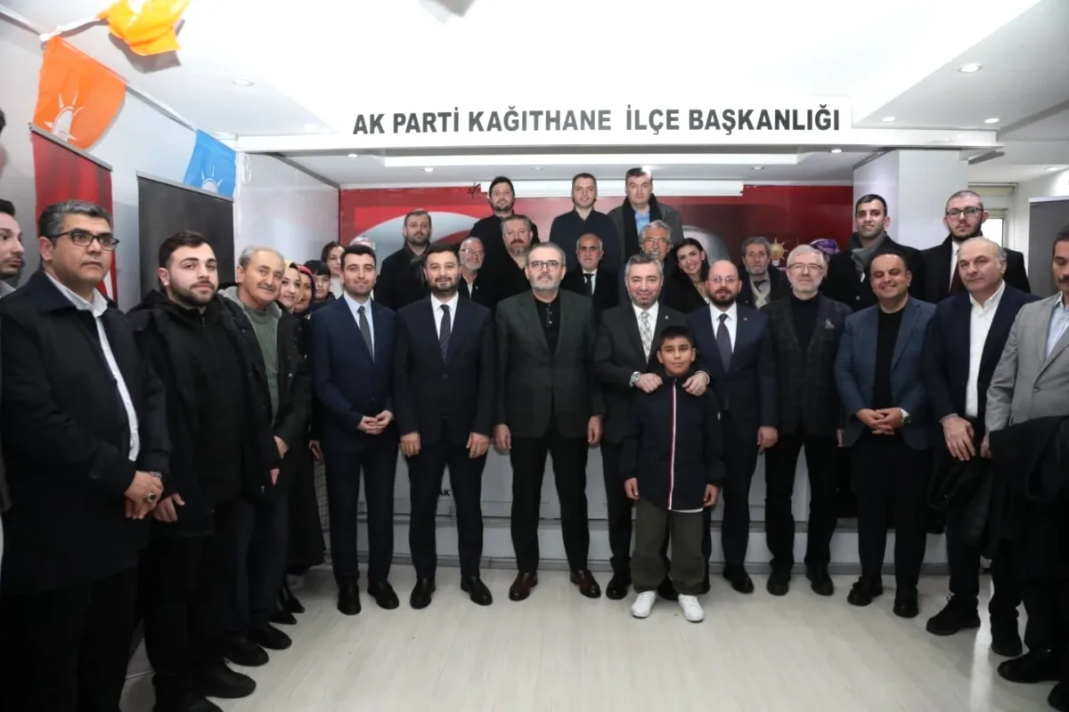 Kâğıthane'de Bayram Coşkusu: Bakan Ünal, AK Parti Teşkilat Bayramlaşmasına Katıldı Kâğıthane'de Bayram Coşkusu: Bakan Ünal, AK Parti Teşkilat Bayramlaşmasına Katıldı