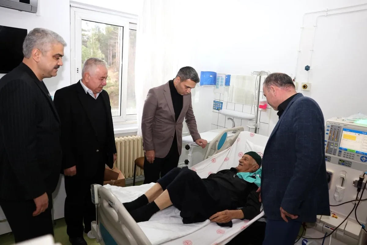 Pozantı Kaymakamlığı Kamu Personeli ve Hastalarla Bayramlaştı Pozantı Kaymakamlığı Kamu Personeli ve Hastalarla Bayramlaştı
