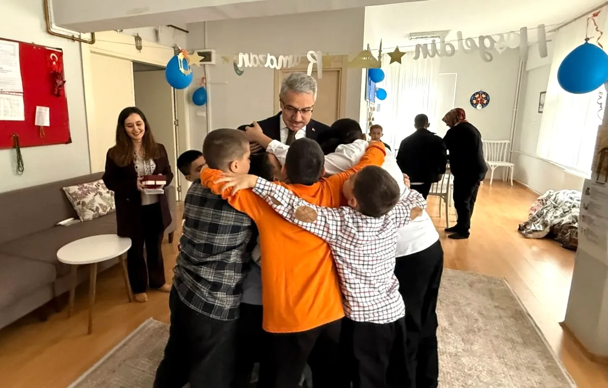 Üsküdar Kaymakamı, Ramazan Bayramı'nda Çocuk Evleri'ni Ziyaret Etti Üsküdar Kaymakamı, Ramazan Bayramı'nda Çocuk Evleri'ni Ziyaret Etti