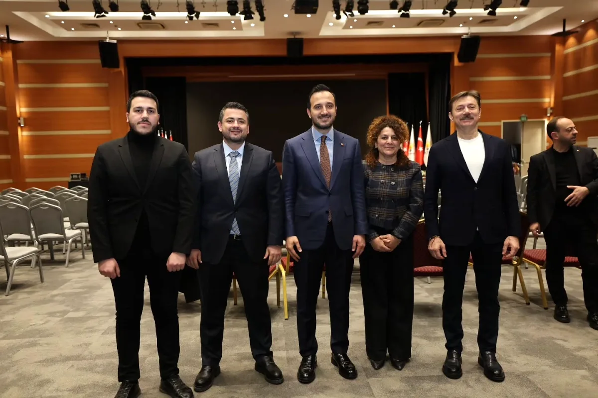 Bahçelievler'de Coşkulu Bayramlaşma: Erdoğan, AK Parti Teşkilatıyla Buluştu Bahçelievler'de Coşkulu Bayramlaşma: Erdoğan, AK Parti Teşkilatıyla Buluştu