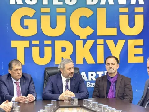 AK Partili Milletvekili Yılmaz, Karamürsel'de Teşkilatıyla Bayramlaştı