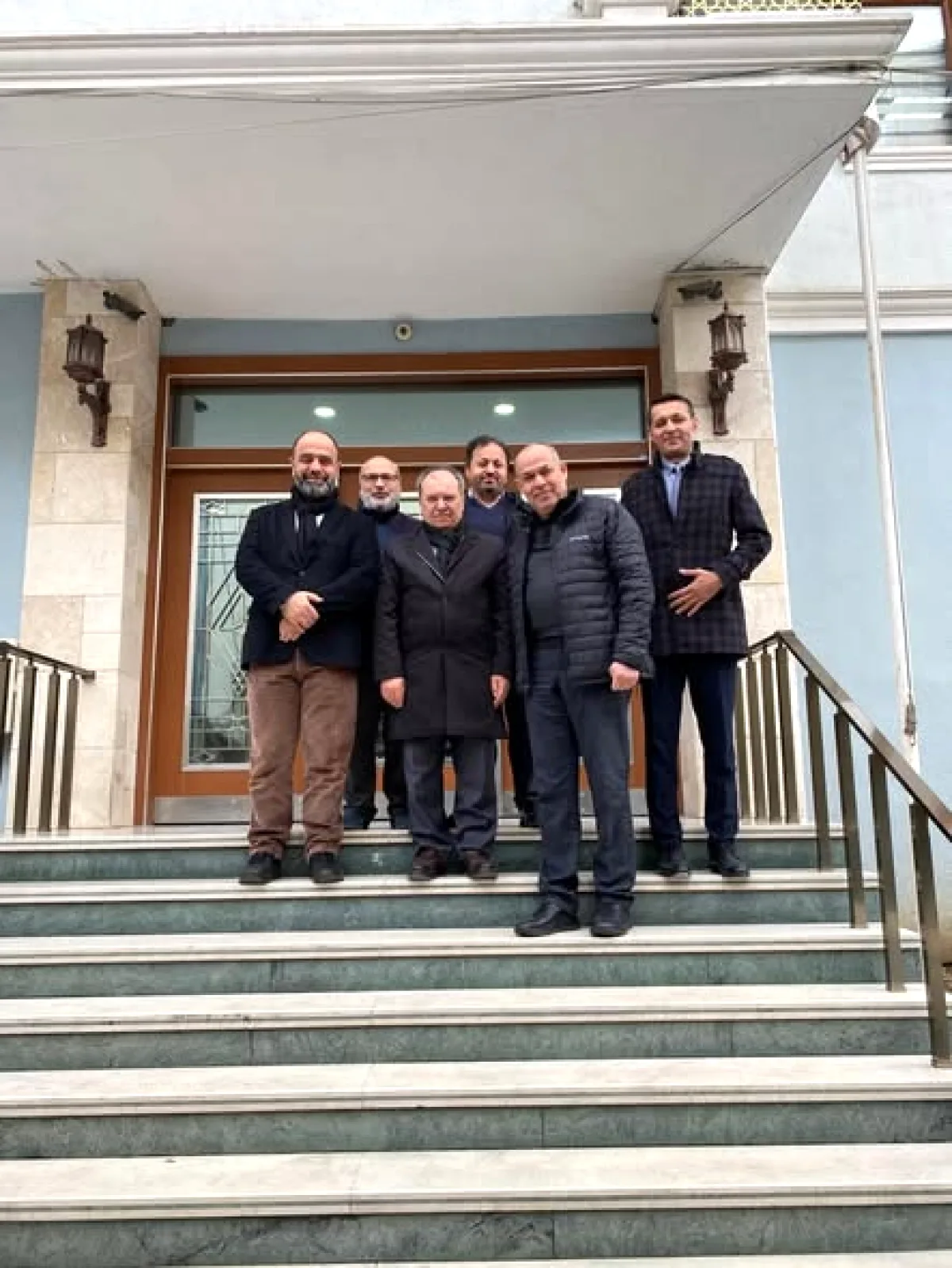 Arnavutköy'den Şırnak'a Vefa Ziyareti: Müftü Arif Yeşiloğlu'na Plaket Takdimi Arnavutköy'den Şırnak'a Vefa Ziyareti: Müftü Arif Yeşiloğlu'na Plaket Takdimi
