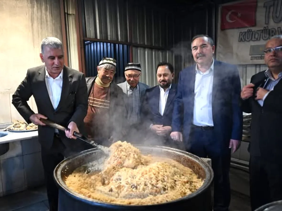 MHP'li Yusuf Kanlı ve Mustafa İzgioğlu Ceyhan'da İftar Programına Katıldı MHP'li Yusuf Kanlı ve Mustafa İzgioğlu Ceyhan'da İftar Programına Katıldı