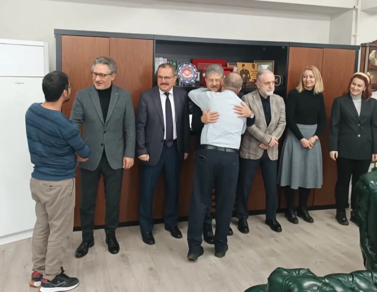 Fatih İlçe Milli Eğitim Müdürü'nün Bayramda Yaptığı Hareket Fatih İlçe Milli Eğitim Müdürü'nün Bayramda Yaptığı Hareket