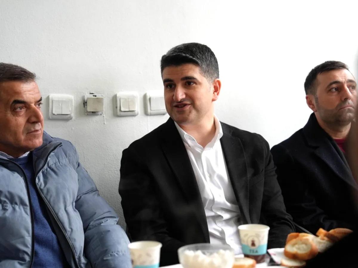 Ataşehir'de Bayramda Dernek Ziyaretleri Ataşehir'de Bayramda Dernek Ziyaretleri