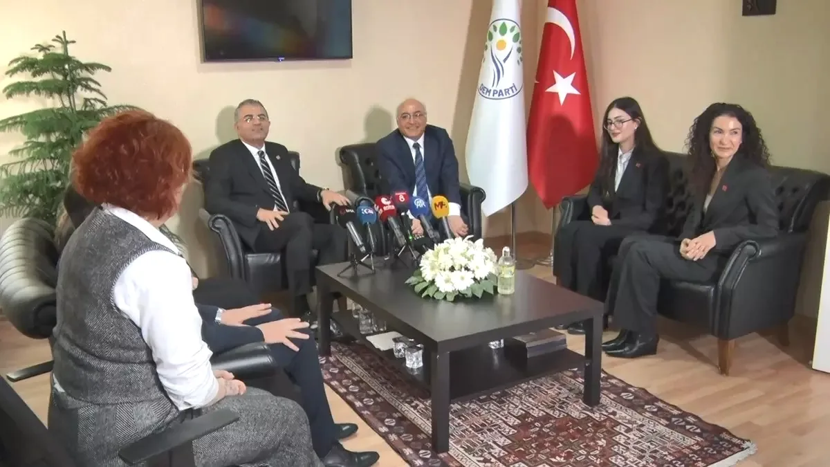 CHP ve DEM Parti Heyetlerinden Bayram Buluşması CHP ve DEM Parti Heyetlerinden Bayram Buluşması
