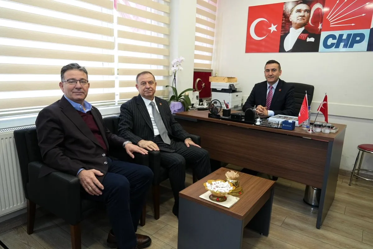 Sarıyer'de Siyasi Buluşma: Bayram Geleneği Sürdürüldü Sarıyer'de Siyasi Buluşma: Bayram Geleneği Sürdürüldü