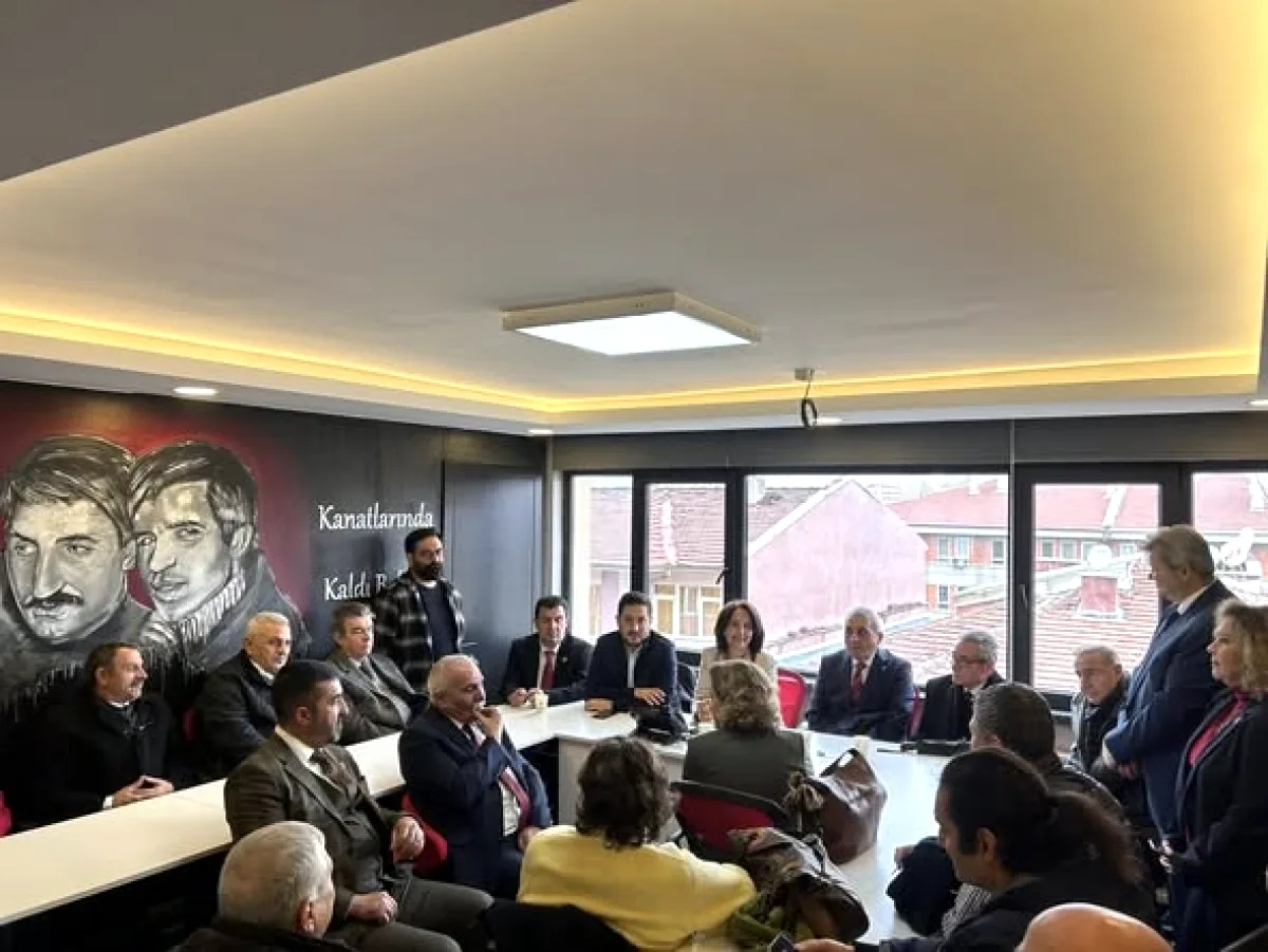 CHP'li Vekilin Bayram Ziyaretlerinde Dikkat Çeken Mesaj CHP'li Vekilin Bayram Ziyaretlerinde Dikkat Çeken Mesaj